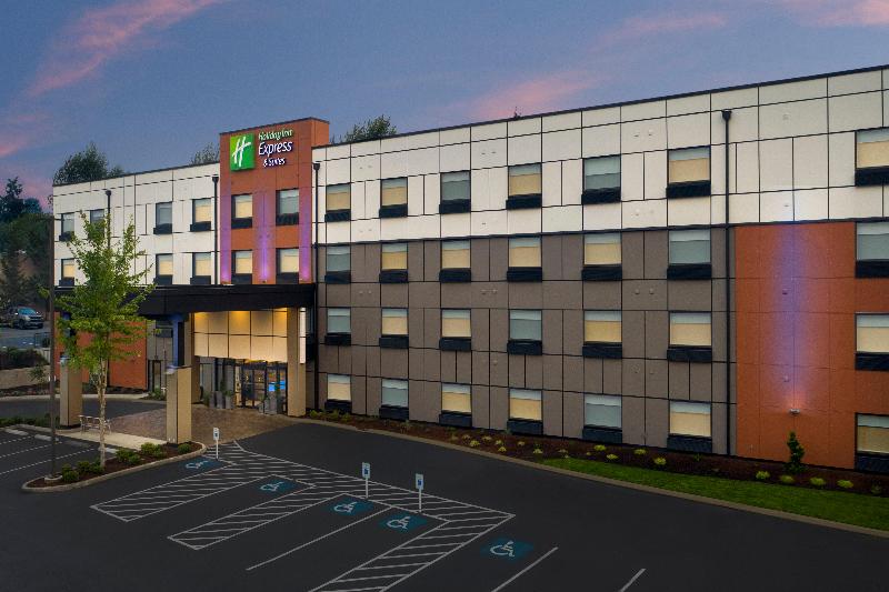 Holiday Inn Express and Suites Puyallup Tacoma Are image
