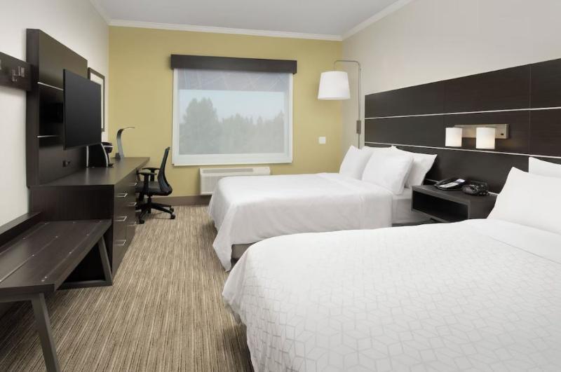 Holiday Inn Express and Suites Puyallup Tacoma Are image
