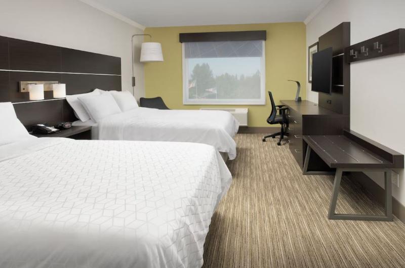 Holiday Inn Express and Suites Puyallup Tacoma Are image