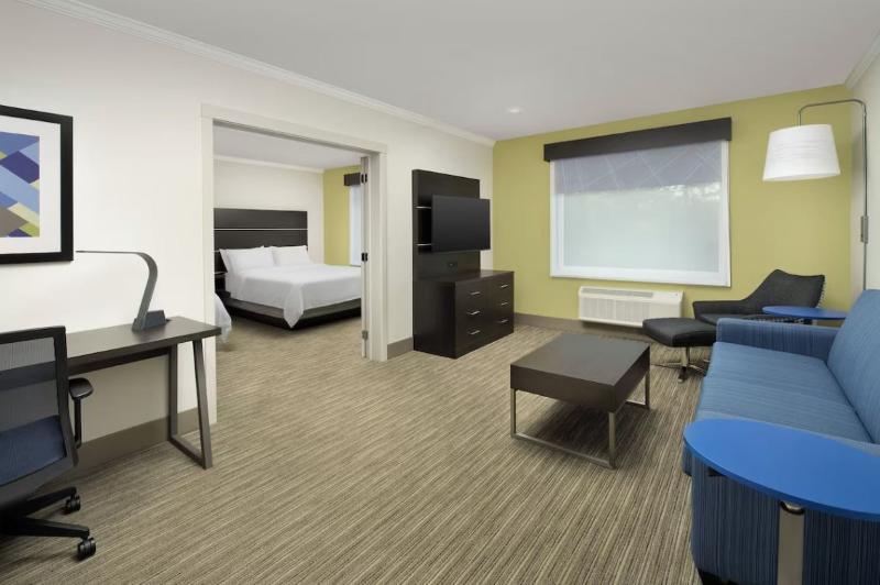 Holiday Inn Express and Suites Puyallup Tacoma Are image