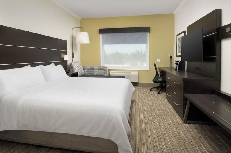 Holiday Inn Express and Suites Puyallup Tacoma Are image