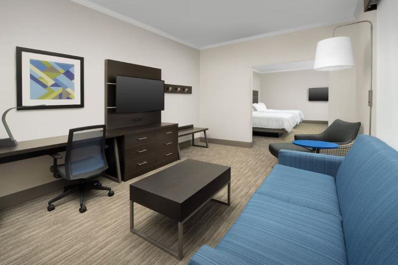 Holiday Inn Express and Suites Puyallup Tacoma Are image