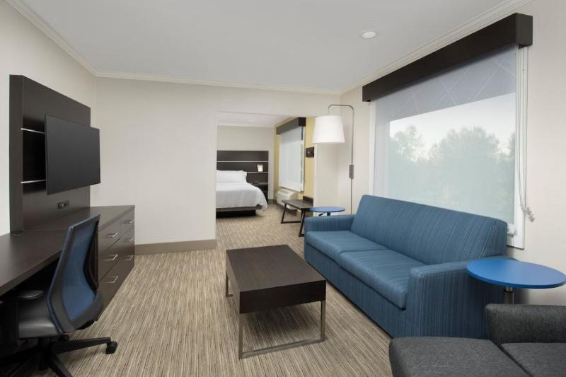 Holiday Inn Express and Suites Puyallup Tacoma Are image