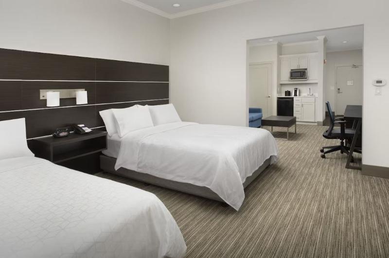 Holiday Inn Express and Suites Puyallup Tacoma Are image