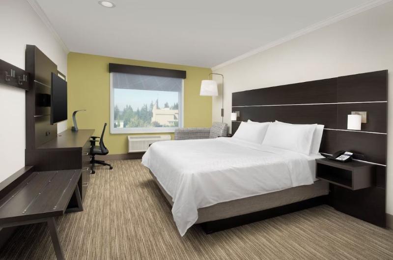 Holiday Inn Express and Suites Puyallup Tacoma Are image