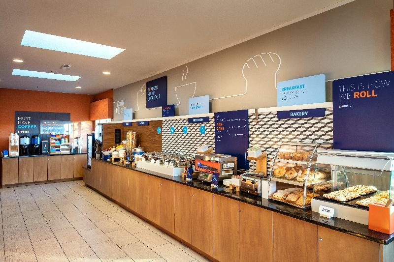 Hampton Inn By Hilton Pullman image