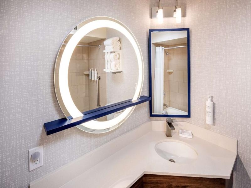Hampton Inn By Hilton Pullman image