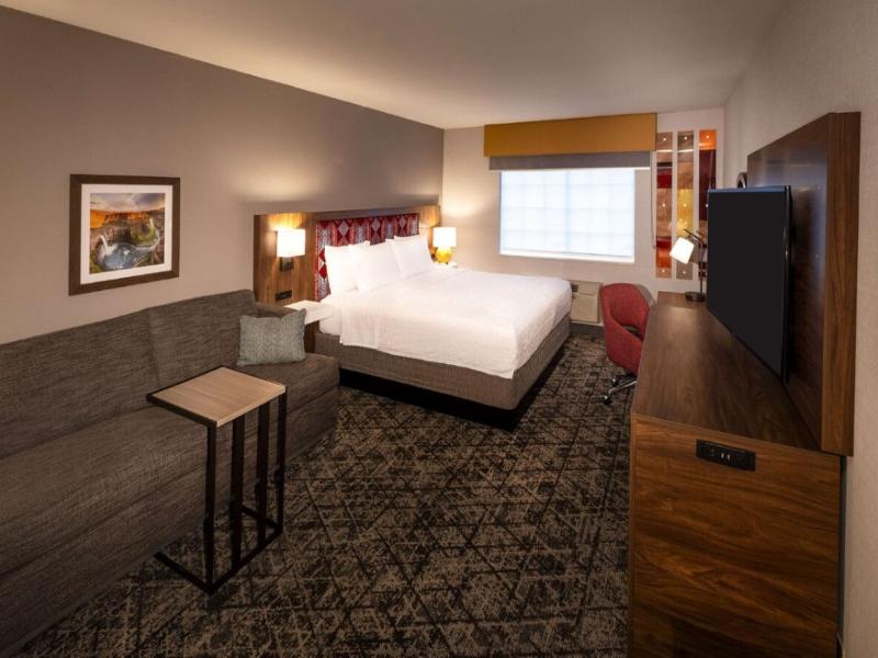 Hampton Inn By Hilton Pullman image