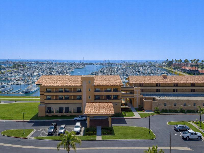 Holiday Inn Express and Suites Ventura Harbor image