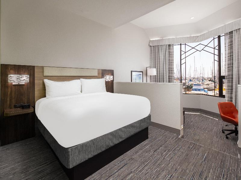Holiday Inn Express and Suites Ventura Harbor image