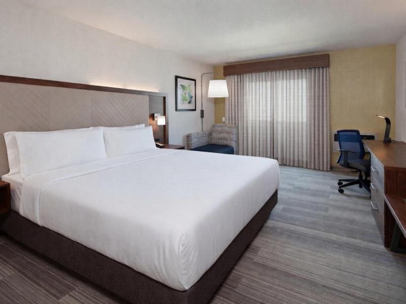 Holiday Inn Express and Suites Ventura Harbor image