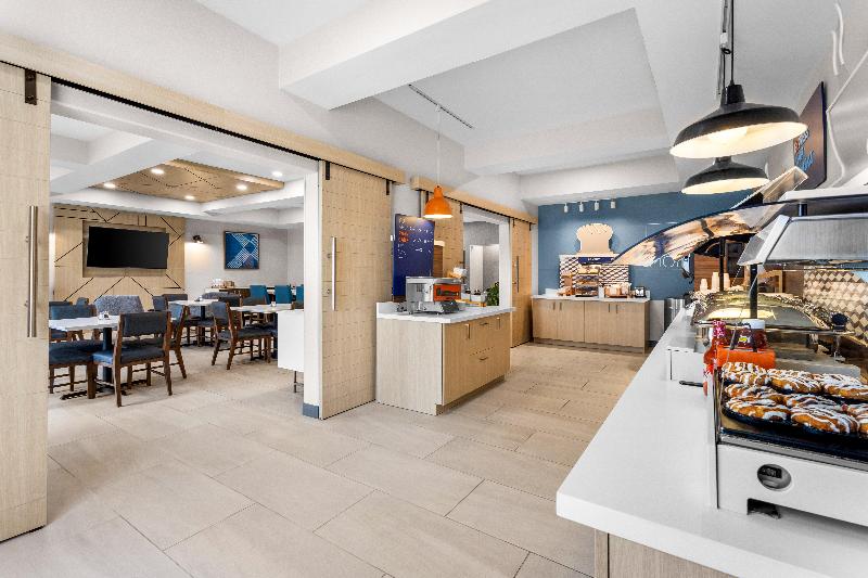 Holiday Inn Express & Suites Van Wert By IHG image