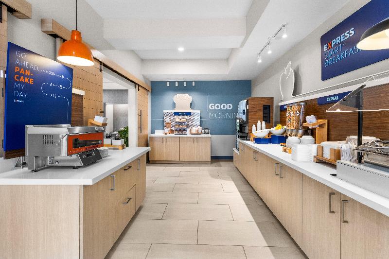 Holiday Inn Express & Suites Van Wert By IHG image