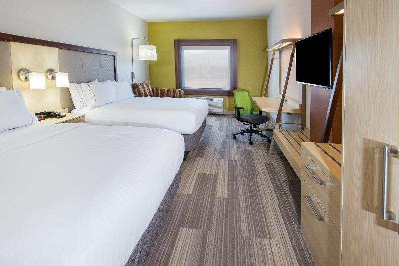 Holiday Inn Express & Suites Pahrump 3