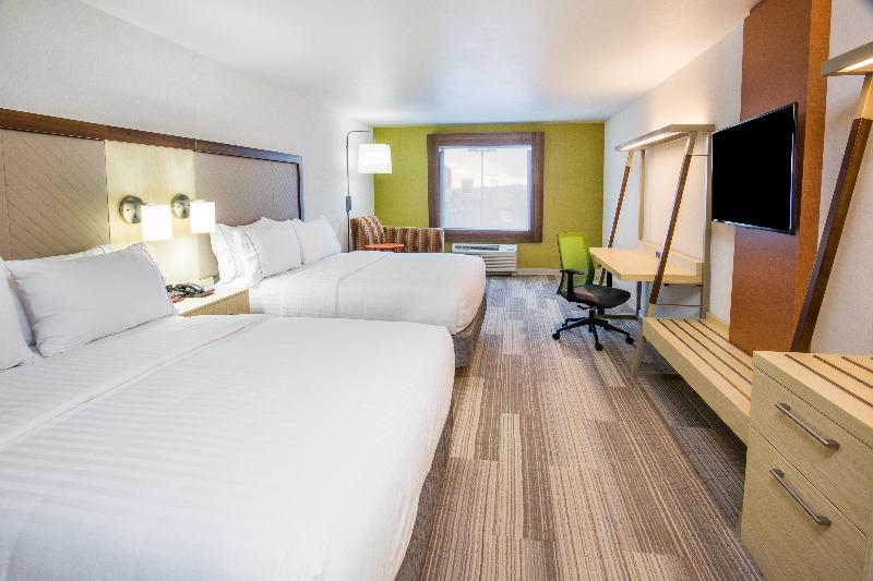 Holiday Inn Express & Suites Pahrump 4