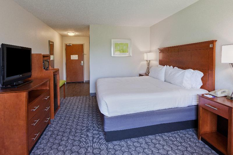 Holiday Inn Express Suites Phenix City Ft. Benning image