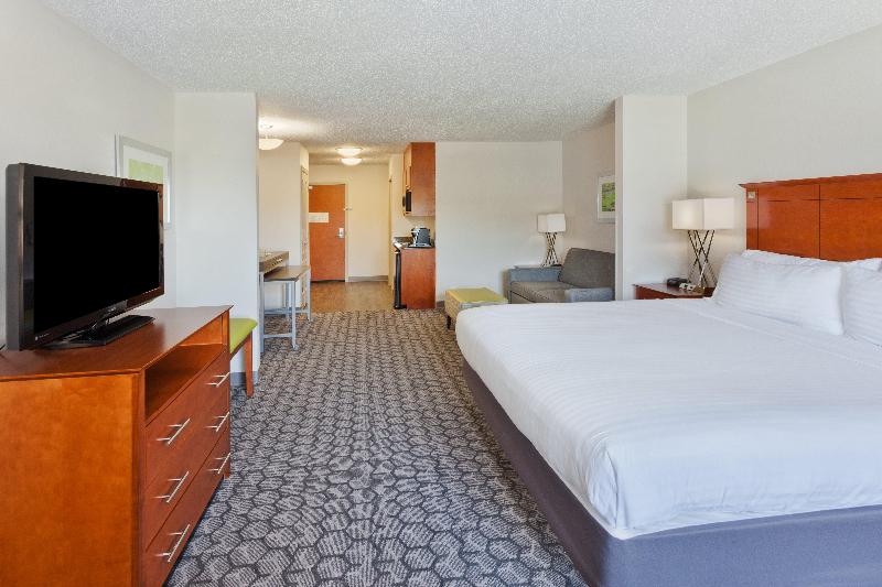 Holiday Inn Express Suites Phenix City Ft. Benning image