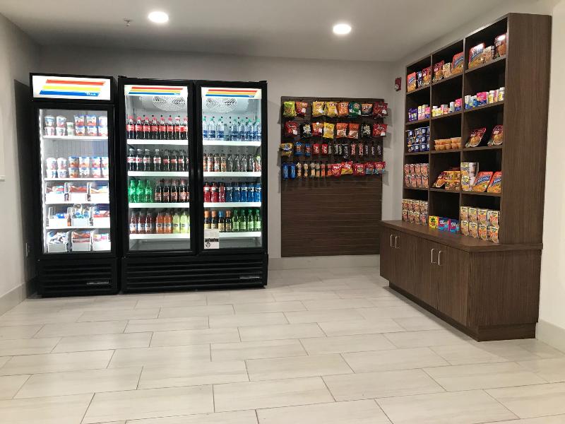 Holiday Inn Express and Suites Quincy I 10