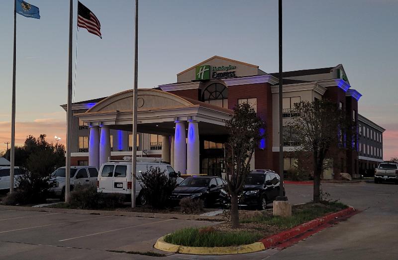 Holiday Inn Express & Suites Enid-Hwy 412 By IHG