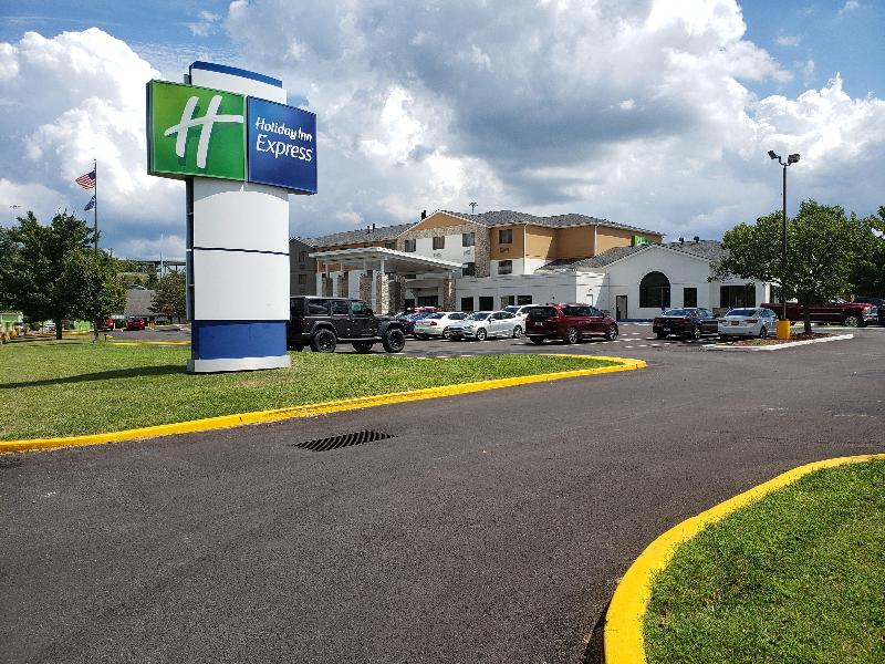 Holiday Inn Express Pittsburgh North Harmarville image