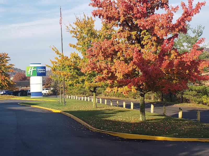 Holiday Inn Express Pittsburgh North Harmarville image