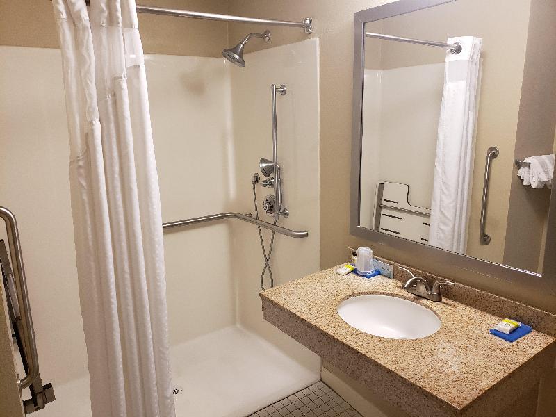 Holiday Inn Express Pittsburgh North Harmarville image