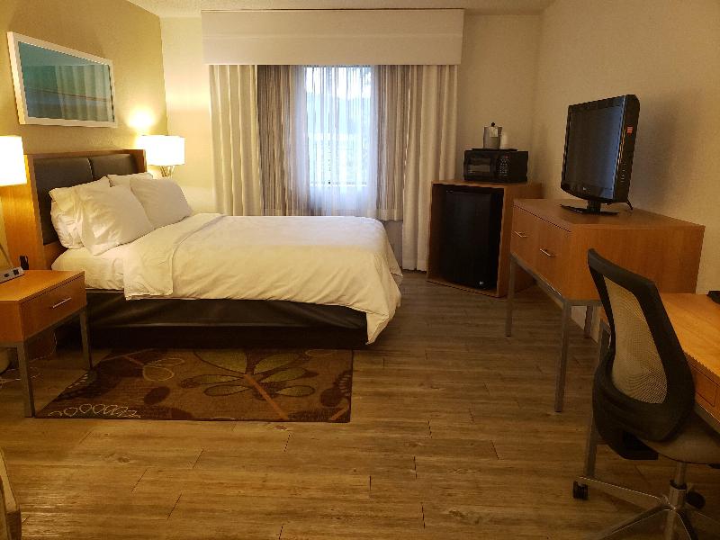 Holiday Inn Express Pittsburgh North Harmarville image