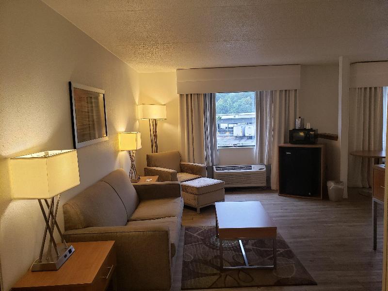 Holiday Inn Express Pittsburgh North Harmarville image