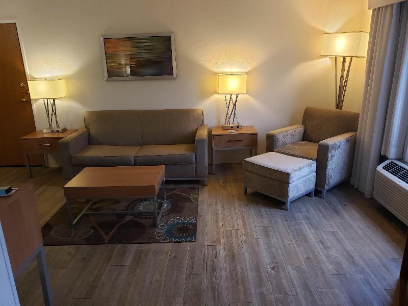 Holiday Inn Express Pittsburgh North Harmarville image