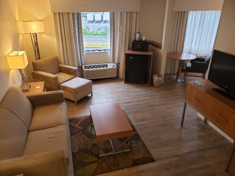 Holiday Inn Express Pittsburgh North Harmarville image