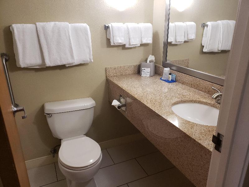 Holiday Inn Express Pittsburgh North Harmarville image