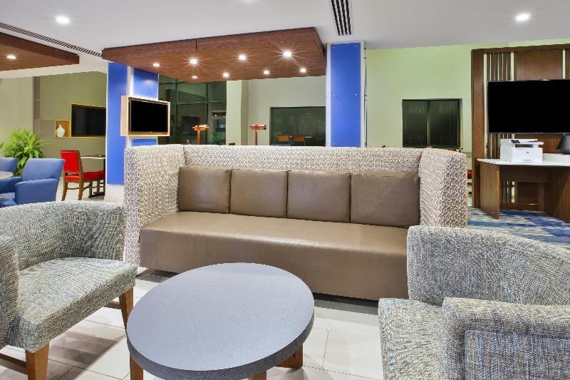 Holiday Inn Express and Suites Rochester Victor image