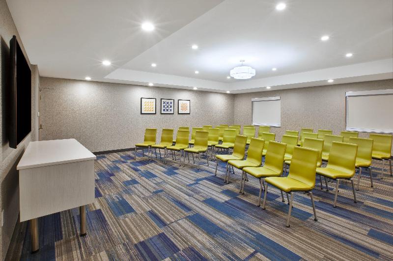 Holiday Inn Express and Suites Rochester Victor image