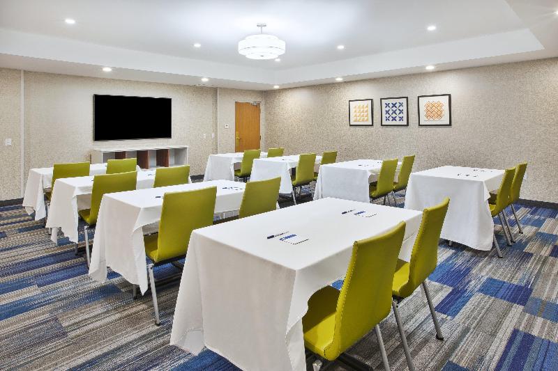 Holiday Inn Express and Suites Rochester Victor image
