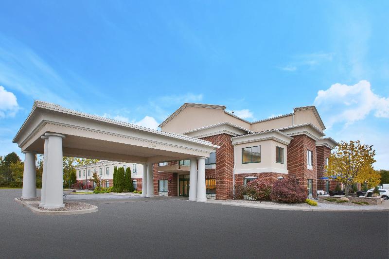 Holiday Inn Express and Suites Rochester Victor image