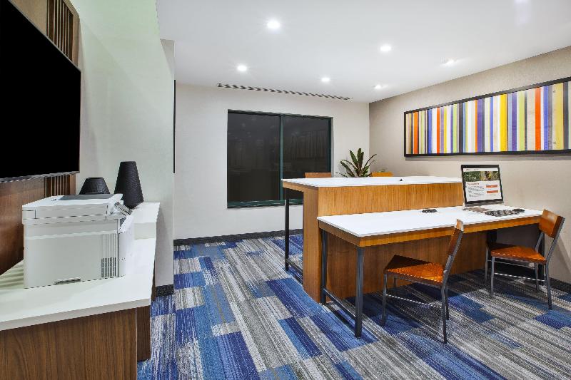 Holiday Inn Express and Suites Rochester Victor image