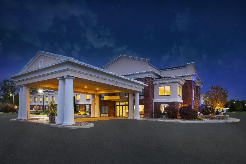 Holiday Inn Express and Suites Rochester Victor image