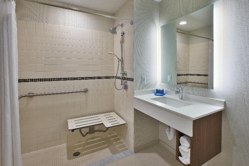 Holiday Inn Express and Suites Rochester Victor image