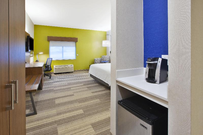 Holiday Inn Express and Suites Rochester Victor image