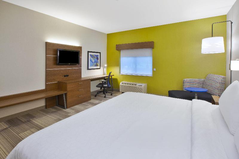 Holiday Inn Express and Suites Rochester Victor photo 16
