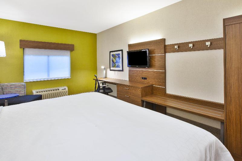 Holiday Inn Express and Suites Rochester Victor photo 17
