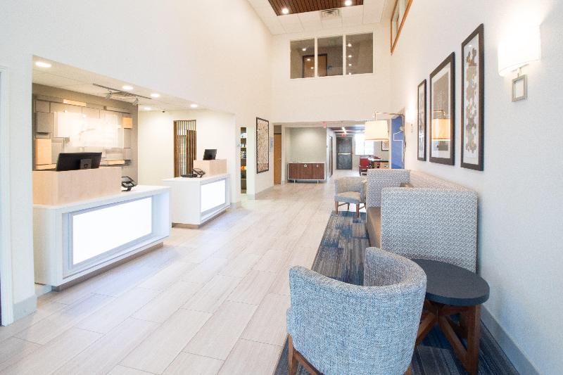 Holiday Inn Express and Suites Worthington