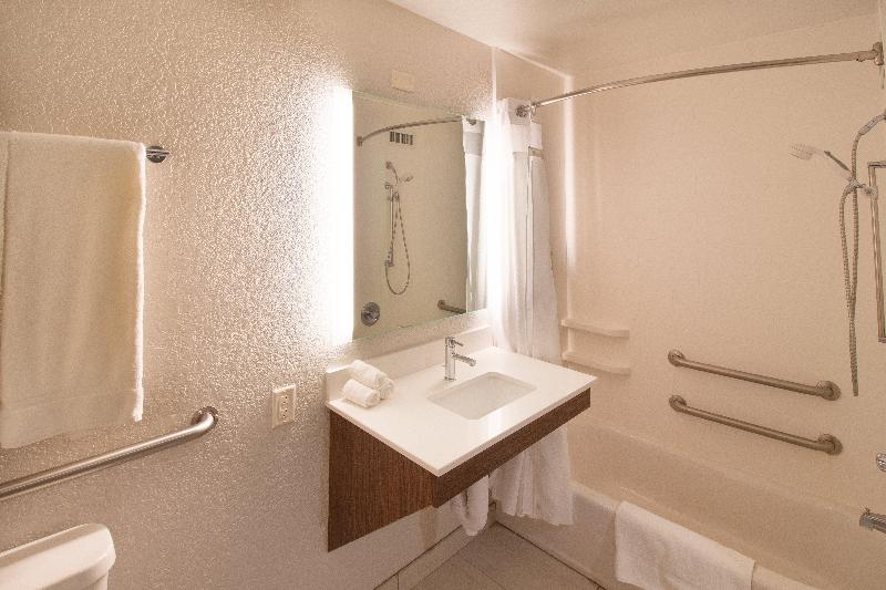 Holiday Inn Express and Suites Worthington — photo 19