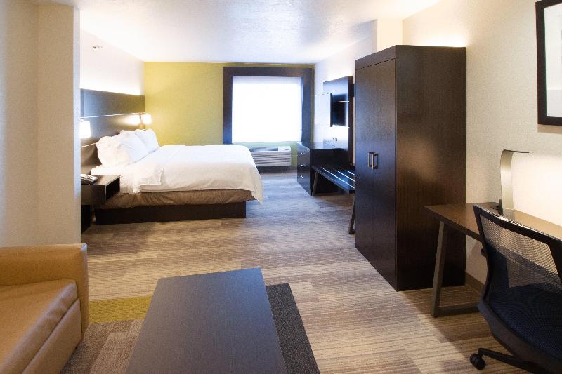 Holiday Inn Express and Suites Worthington — photo 41