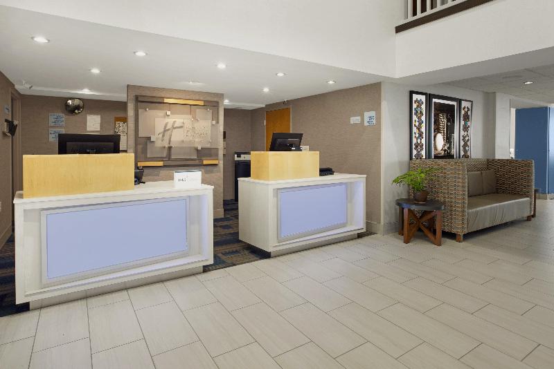 Holiday Inn Express & Suites Warrenton, an IHG image