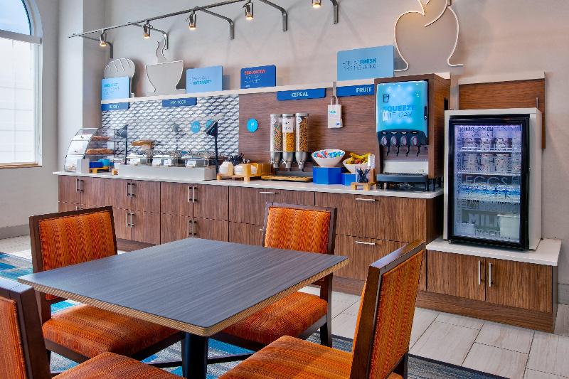 Holiday Inn Express & Suites Warrenton, an IHG image