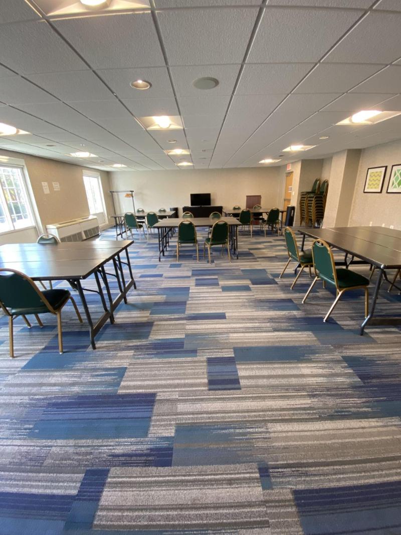 Holiday Inn Express & Suites Warrenton, an IHG image