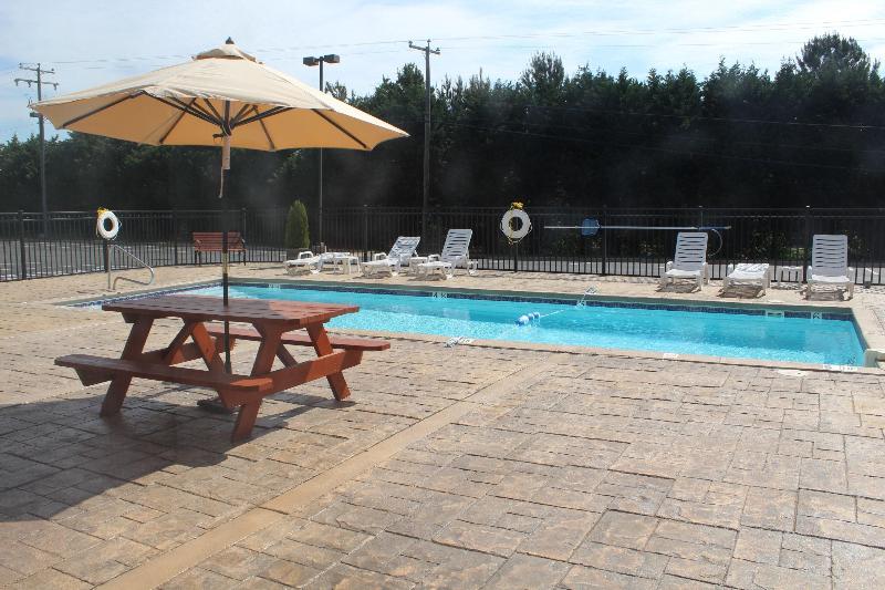 Holiday Inn Express & Suites Warrenton, an IHG image