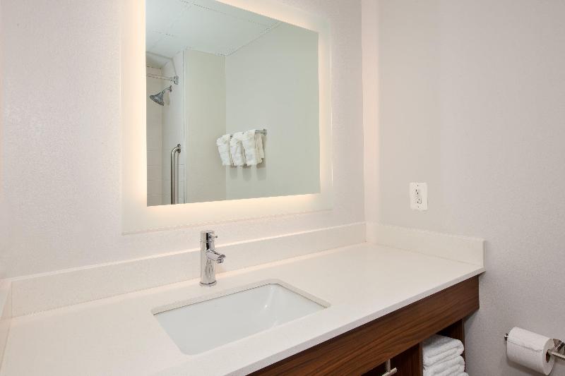 Holiday Inn Express & Suites Warrenton, an IHG image