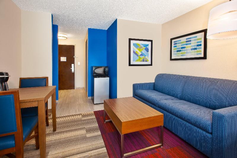 Holiday Inn Express & Suites Warrenton, an IHG image
